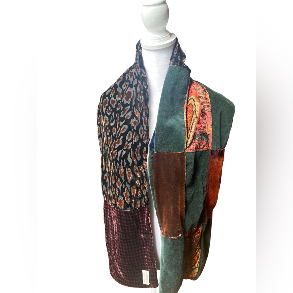 Unisex Artsy Metropolitan Museum of Art Velvet Patchwork Rayon
Silk Scarf
